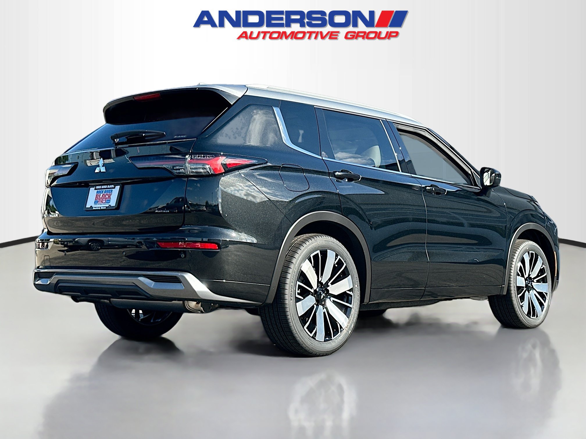 New 2025 Mitsubishi Outlander AWD image 2