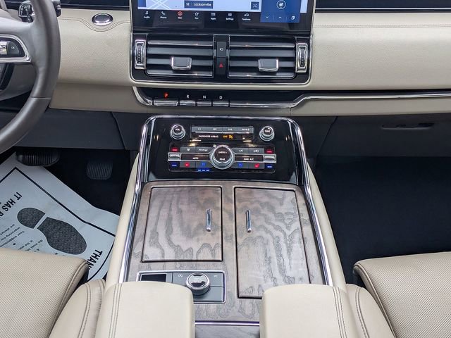 Used 2022 Lincoln Navigator Reserve image 18