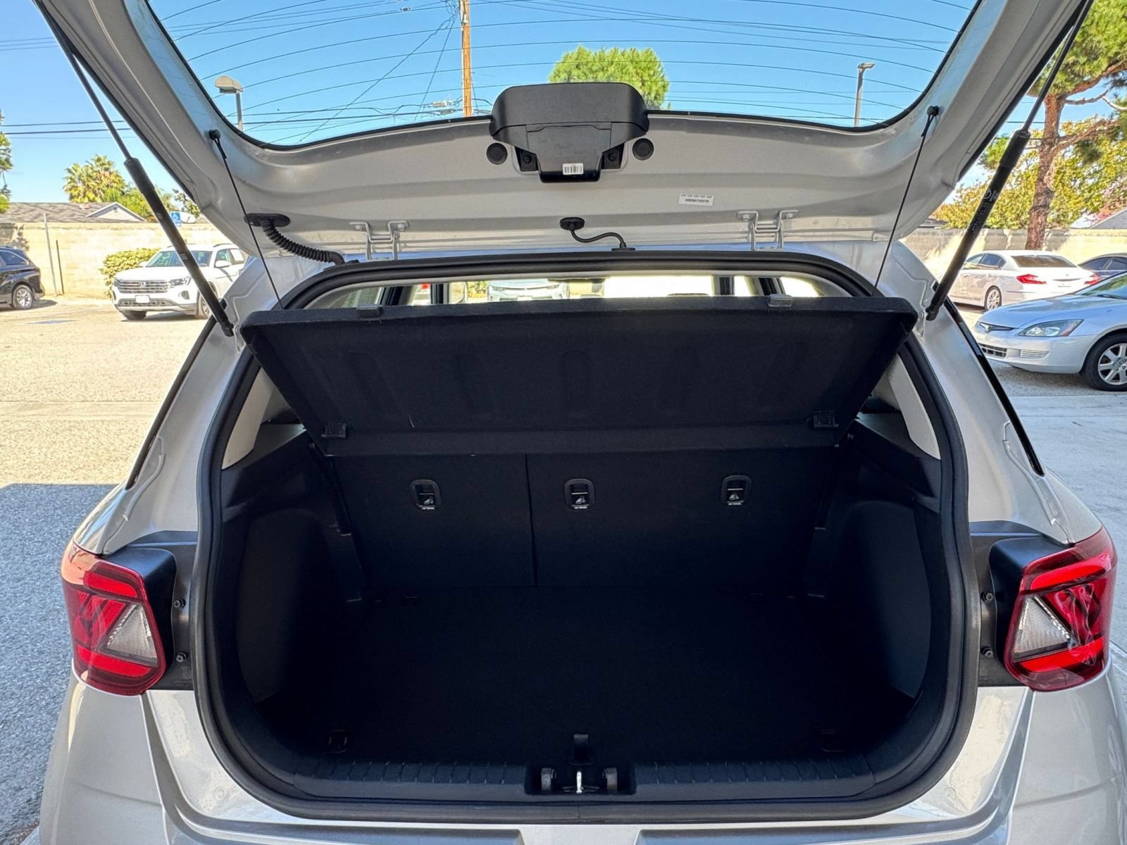 Used 2026 Hyundai Venue SEL FWD image 31