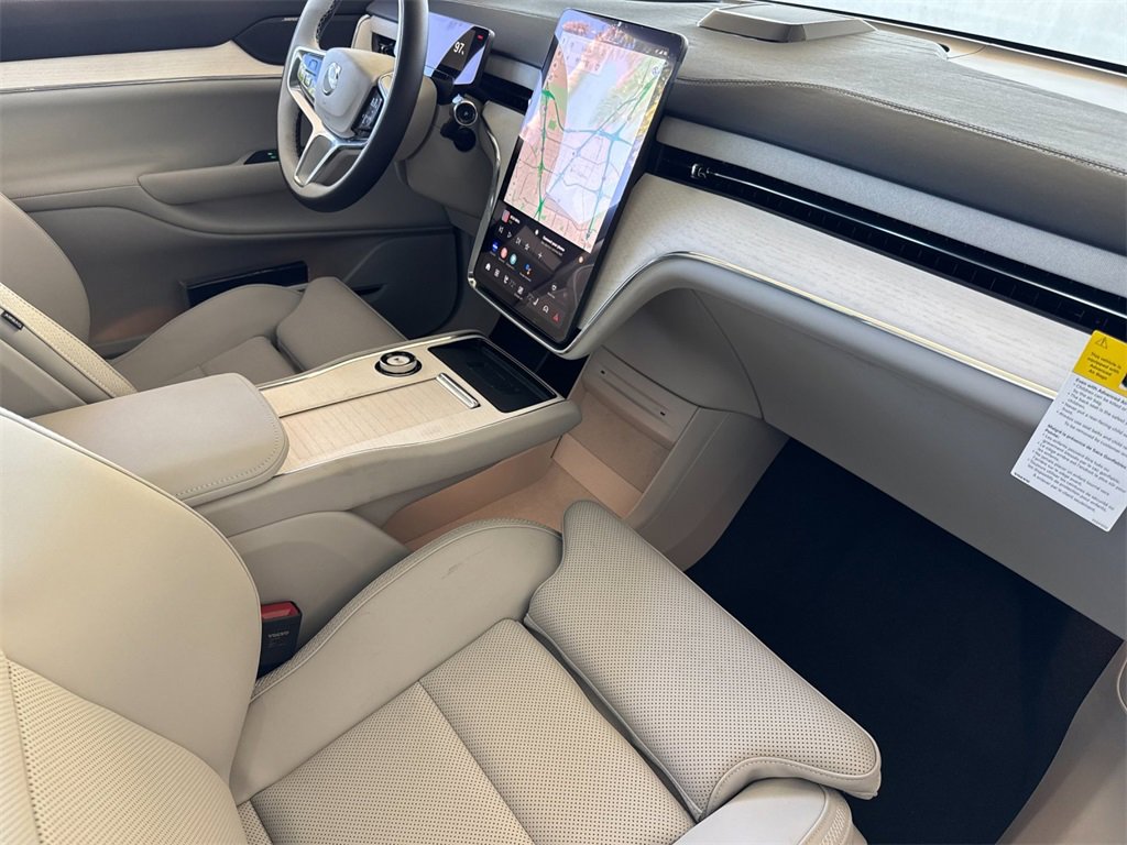 New 2025 Volvo EX90 Plus image 16