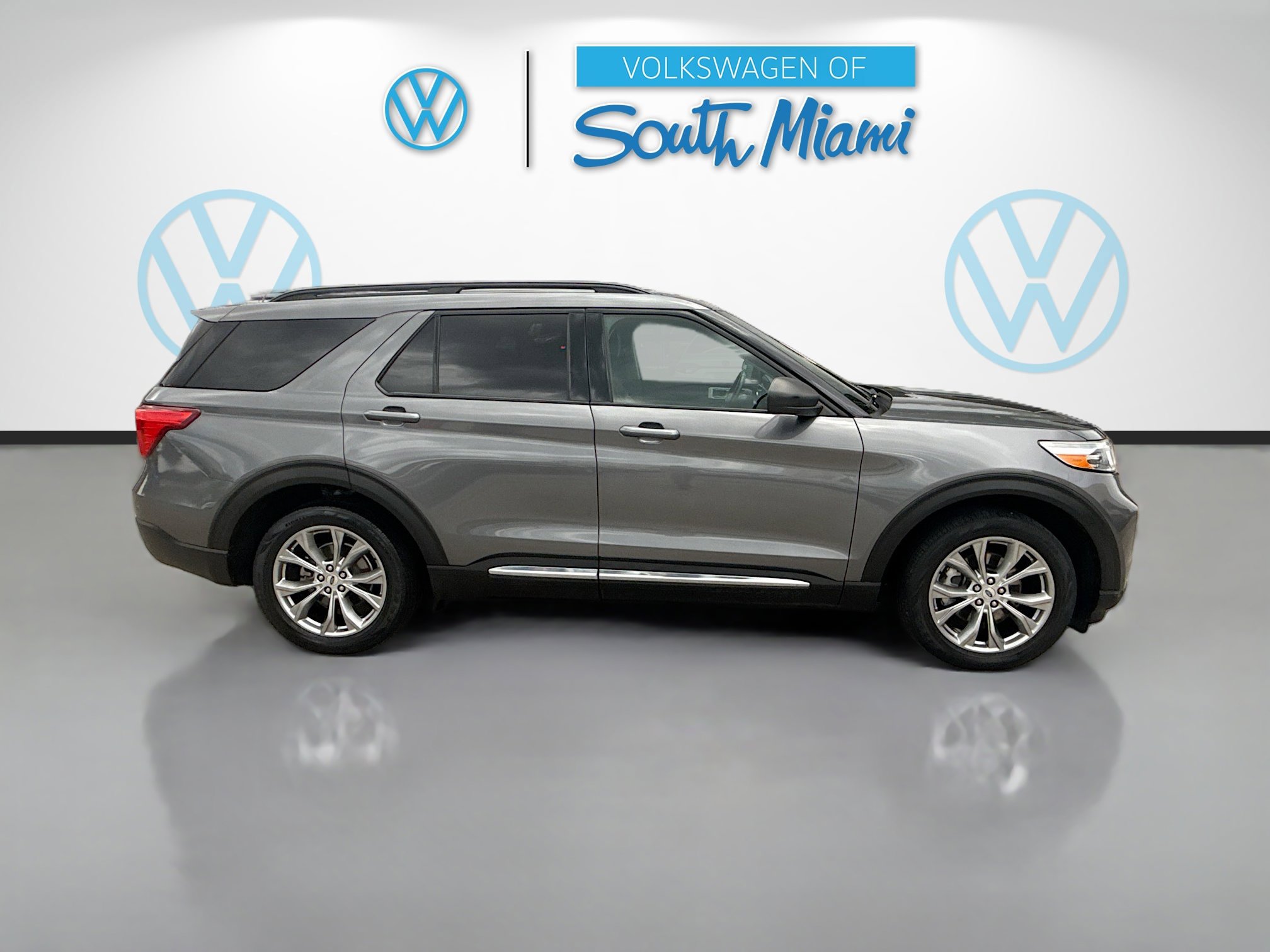 Used 2021 Ford Explorer XLT w/ Equipment Group 202A RWD image 8