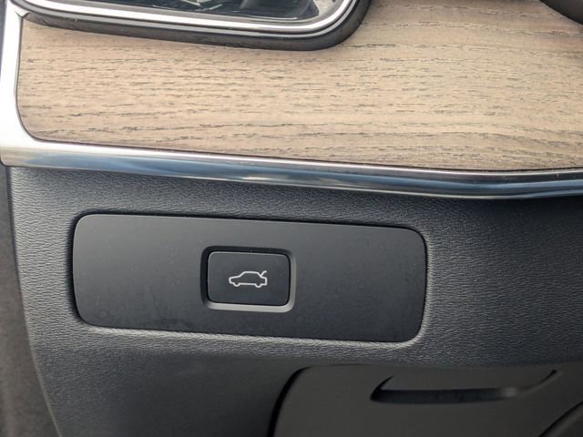 Used 2025 Volvo XC90 B6 Plus image 16
