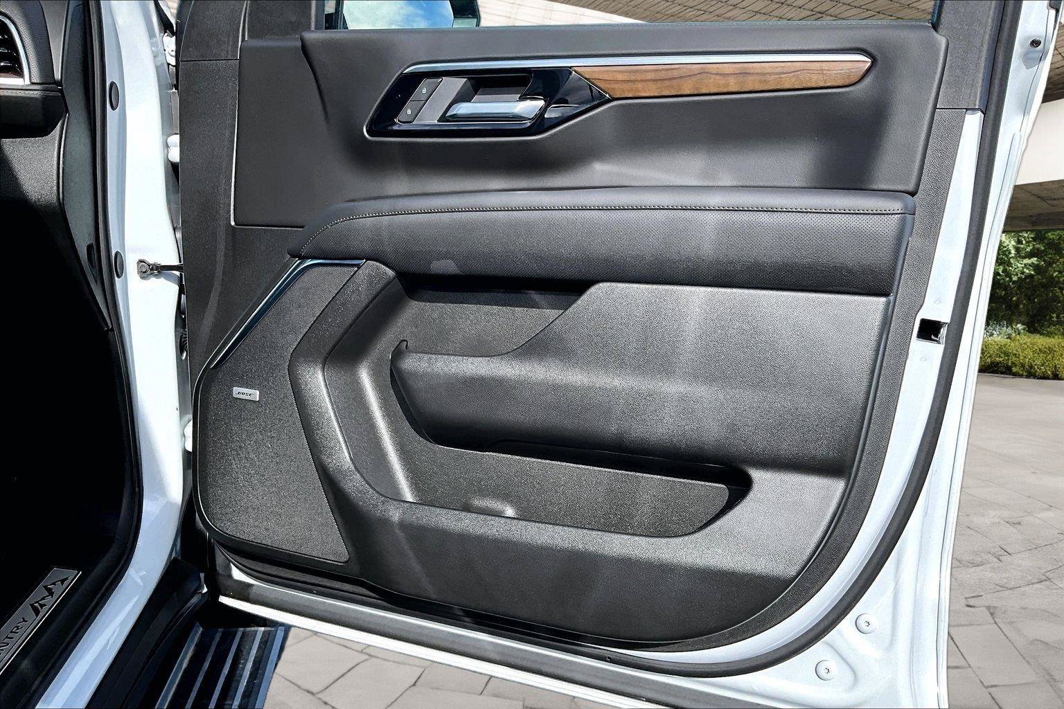 New 2026 Chevrolet Suburban High Country AWD/4WD image 13