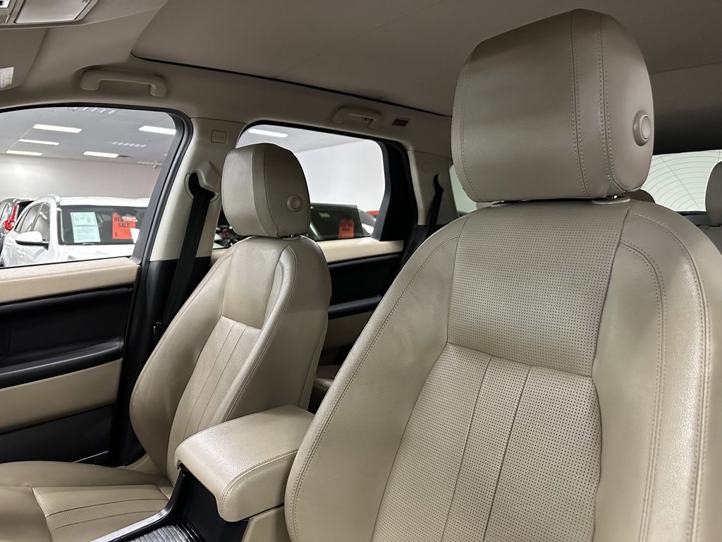 Used 2018 Land Rover Discovery Sport HSE image 16