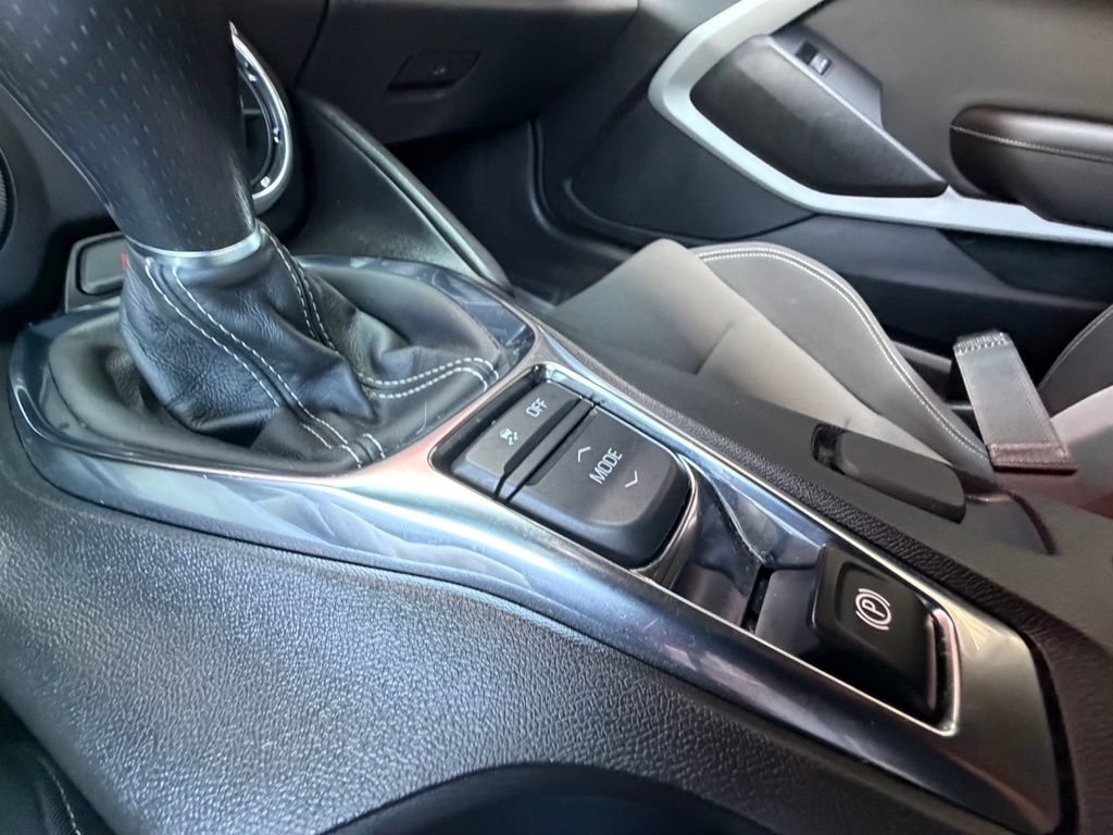 Used 2022 Chevrolet Camaro LT RWD image 25