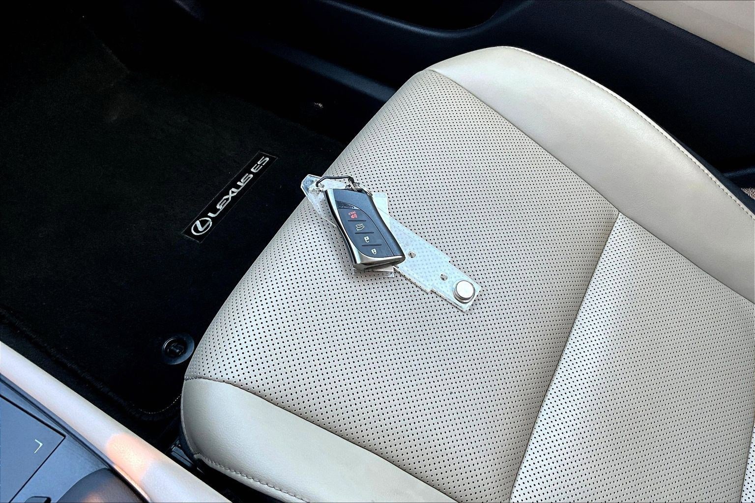Used 2021 Lexus ES 300h w/ Premium Package image 35