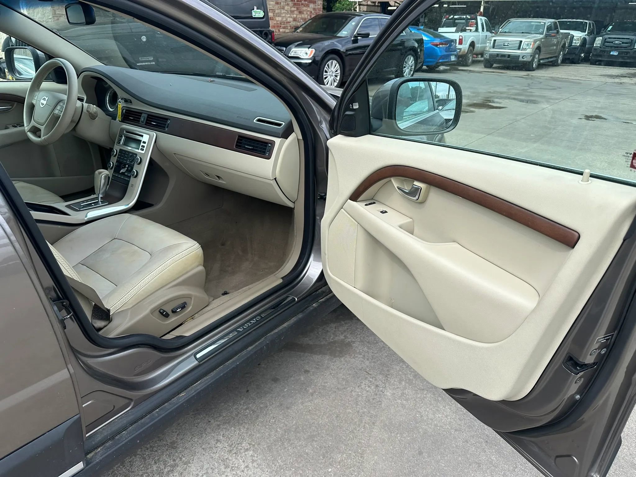 Used 2011 Volvo XC70 3.2 FWD image 10