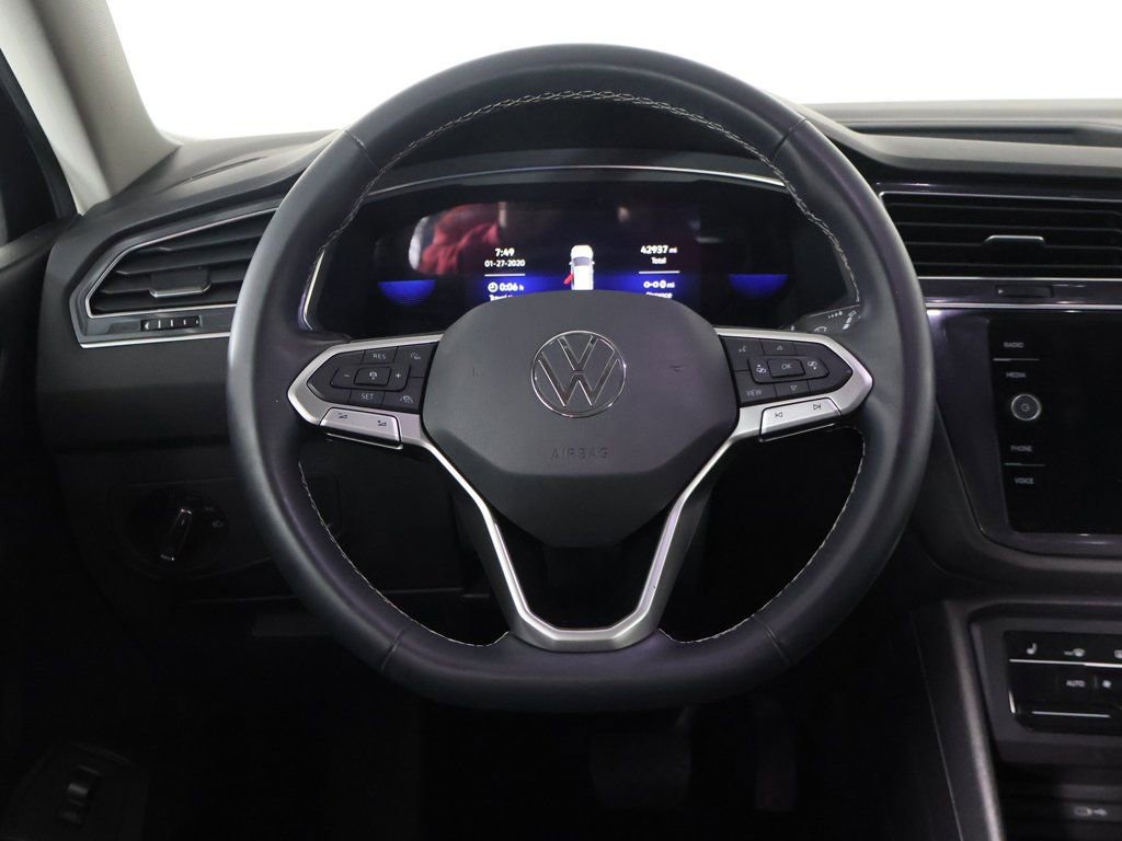 Used 2022 Volkswagen Tiguan SE w/ Panoramic Sunroof Package image 35