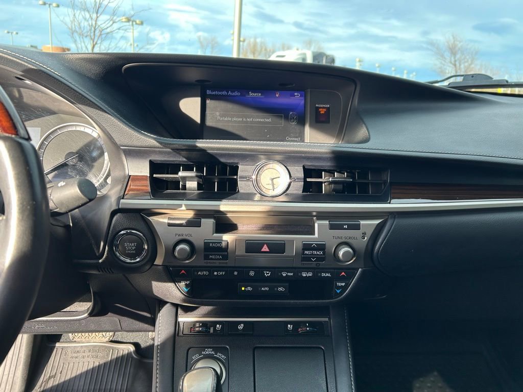 Used 2017 Lexus ES 350 w/ Navigation System Package image 18