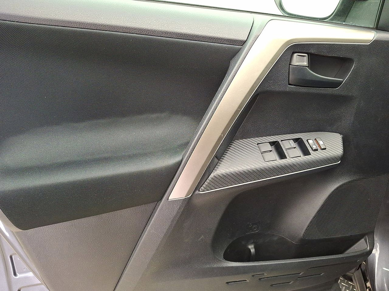 Used 2014 Toyota RAV4 LE image 10