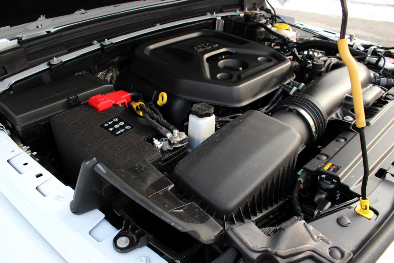 Used 2025 Jeep Wrangler Sahara image 24