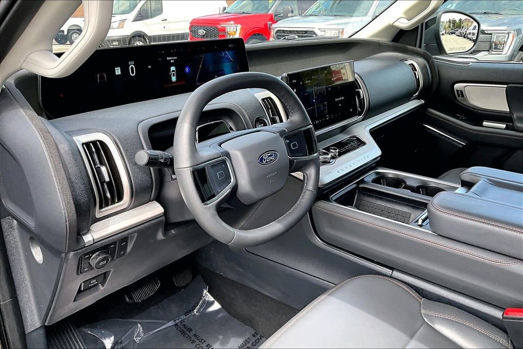 Used 2025 Ford Expedition Max Active AWD/4WD image 13
