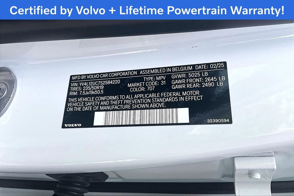 Used 2025 Volvo XC40 B5 Plus AWD/4WD image 45