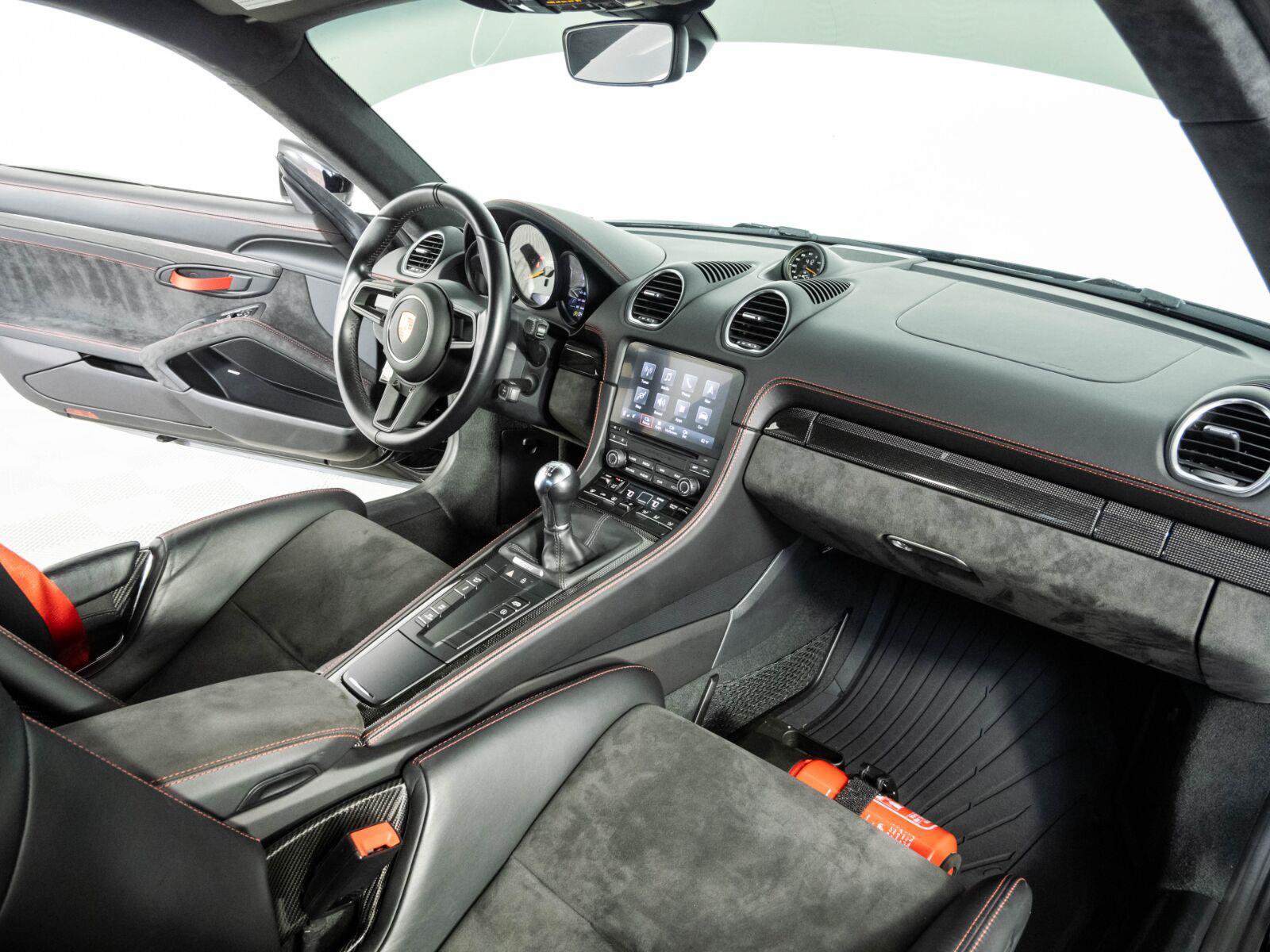 Used 2020 Porsche 718 Cayman GT4 RWD image 19