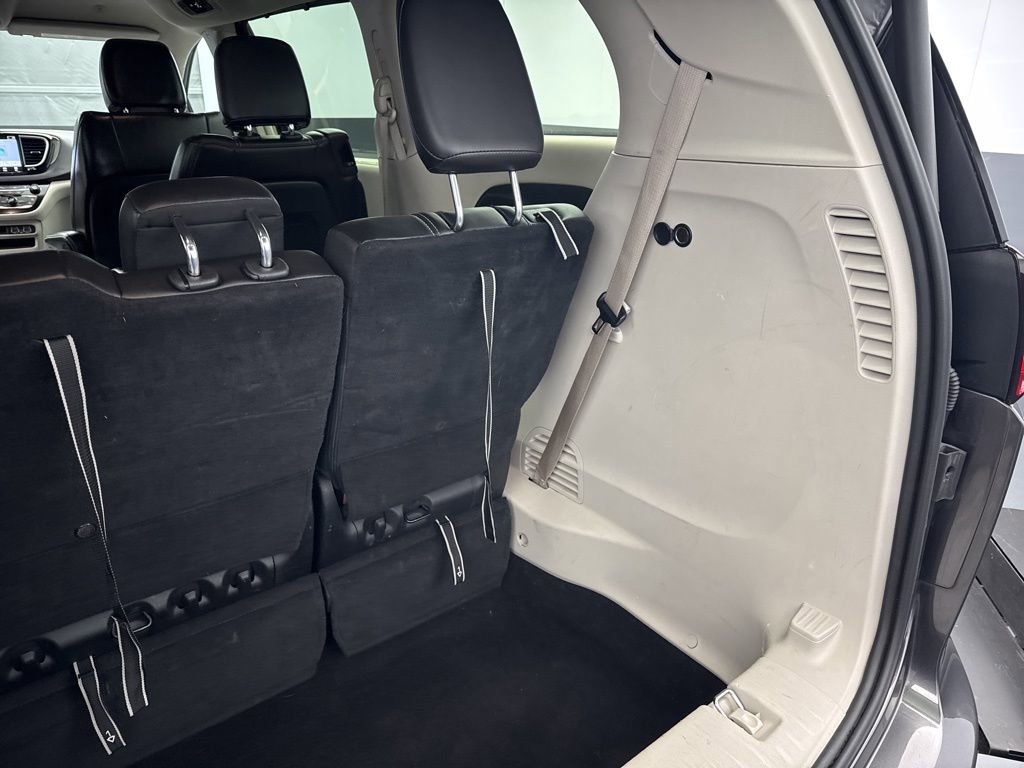 Used 2023 Chrysler Pacifica Touring-L FWD image 42