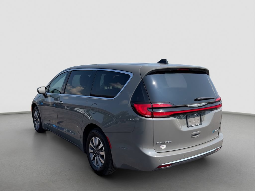 Used 2023 Chrysler Pacifica Touring-L FWD image 4