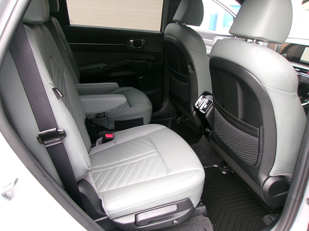Used 2025 Kia Sorento SX Prestige w/ Sage Leather Package AWD/4WD image 11