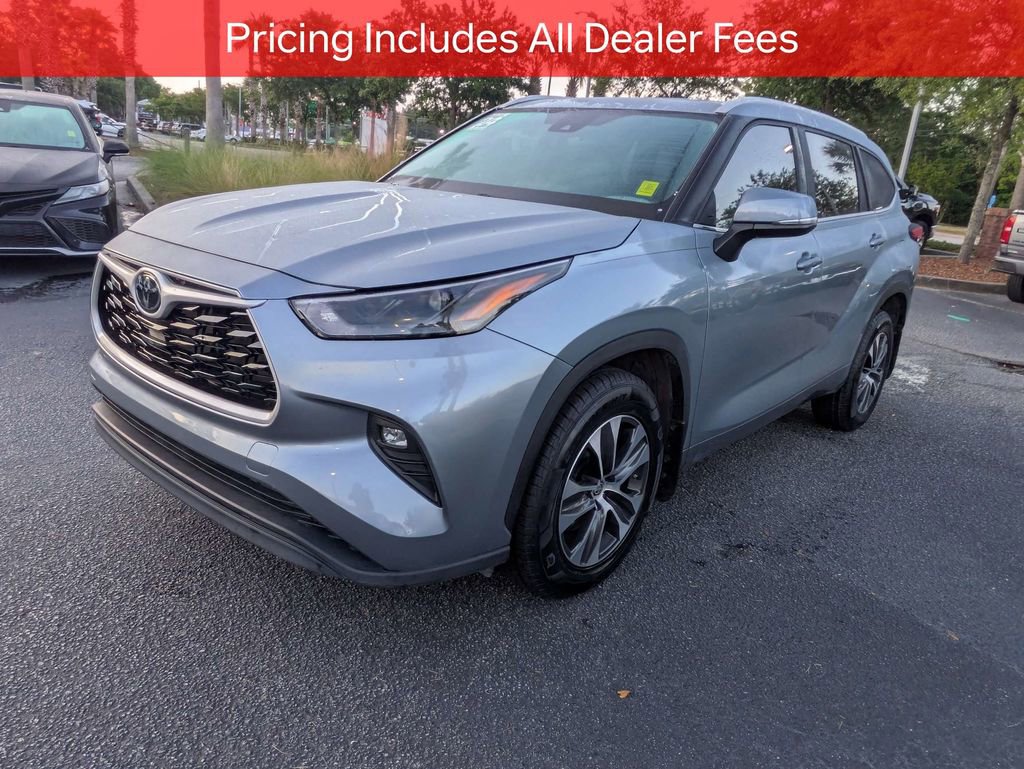 Certified 2024 Toyota Highlander XLE FWD image 9