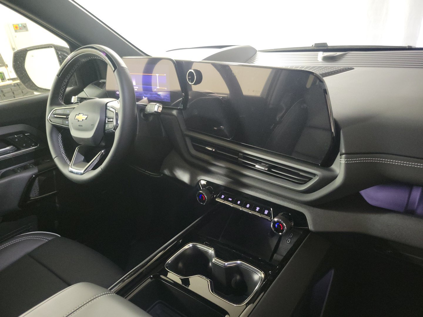 New 2025 Chevrolet Silverado EV LT w/ LT Premium Package AWD/4WD image 24