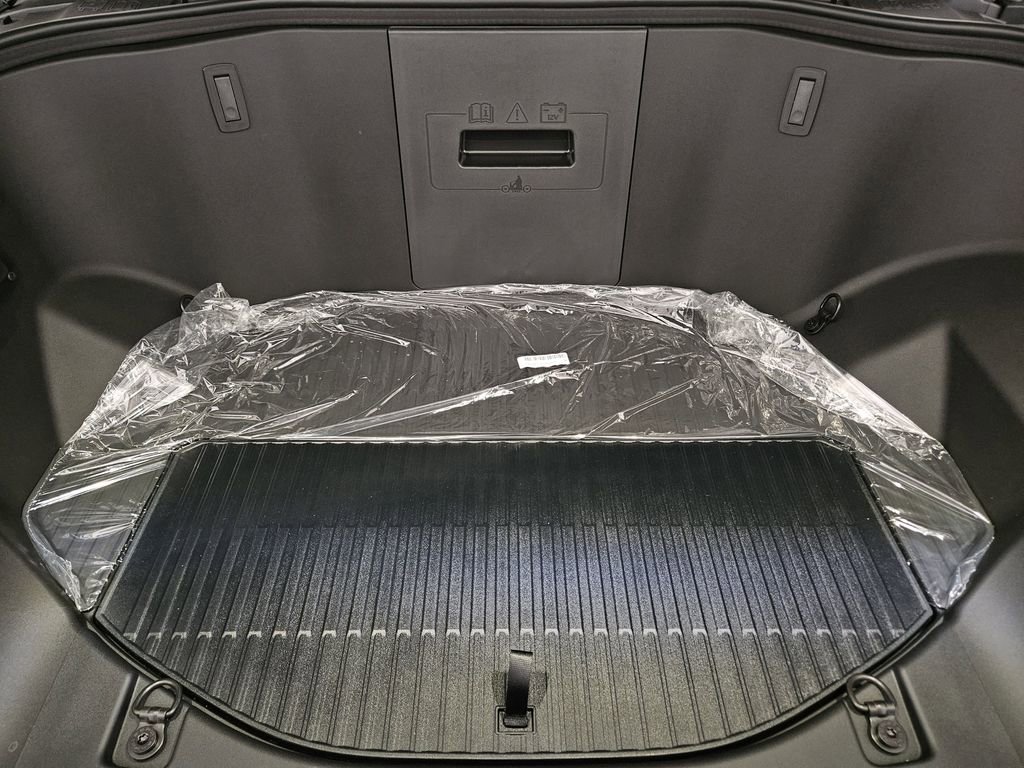 New 2025 Ford F150 Lightning XLT image 38