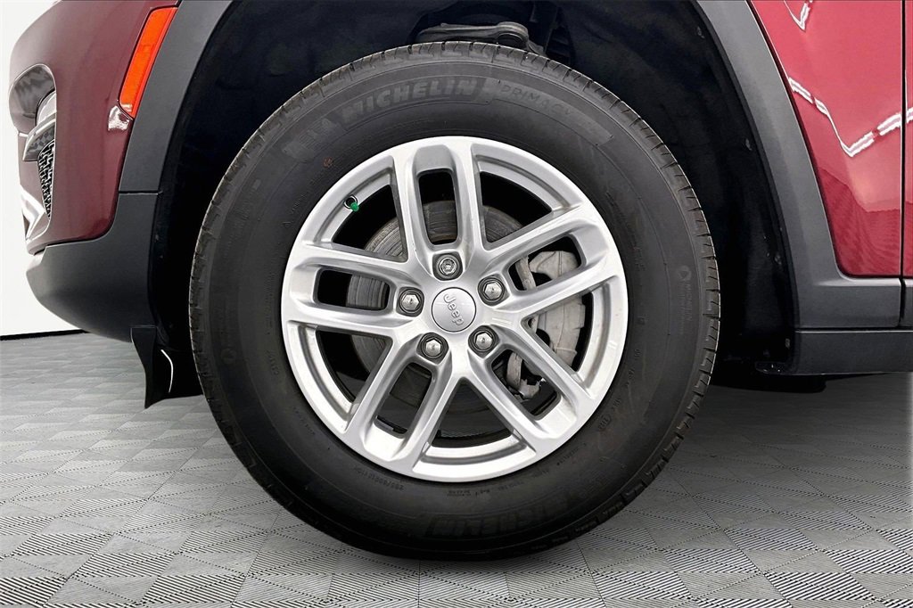 Used 2023 Jeep Grand Cherokee Limited w/ Black Appearance Package image 9