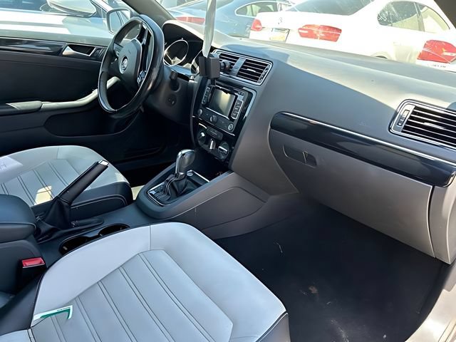 Used 2015 Volkswagen Jetta Sport FWD image 17