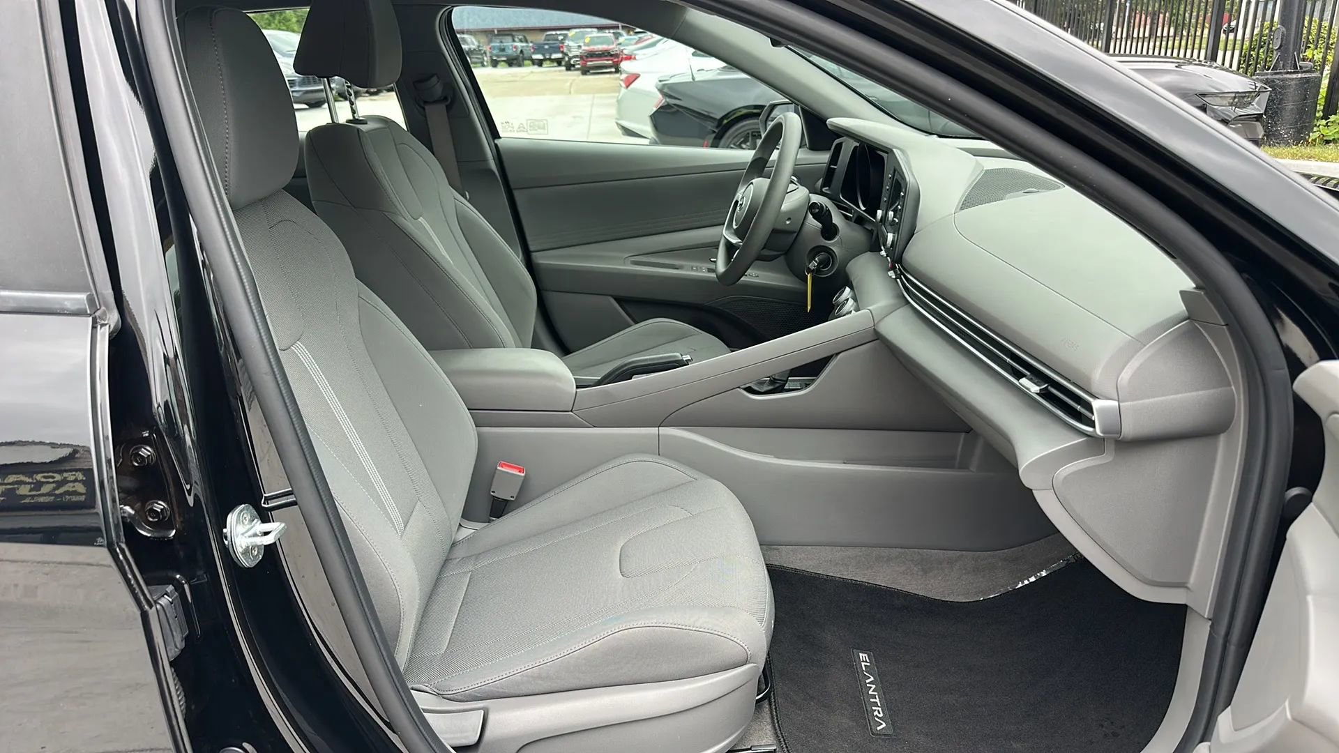 Used 2021 Hyundai Elantra SE w/ Cargo Package image 19