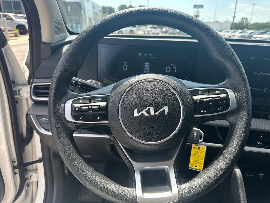 Used 2025 Kia Sportage LX FWD image 15
