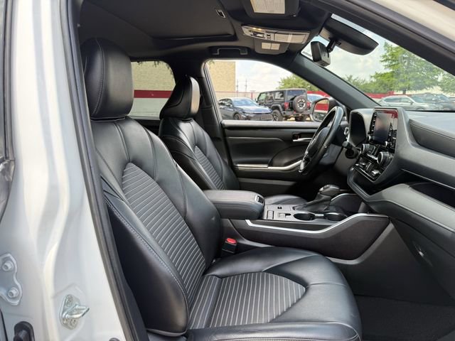 Used 2021 Toyota Highlander XSE FWD image 30