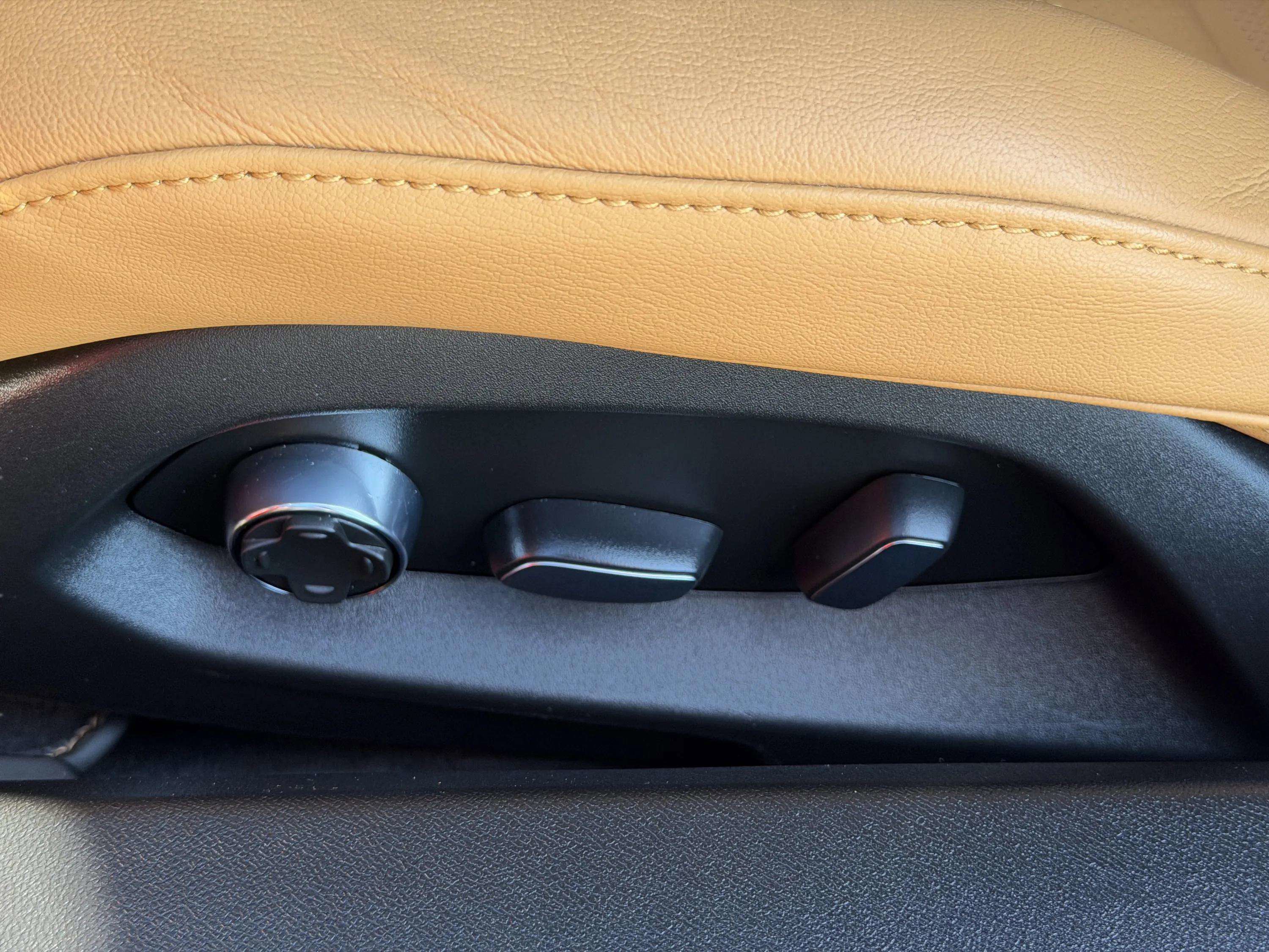 Used 2022 Chevrolet Corvette Stingray Premium Cpe w/ Z51 Performance Package image 13