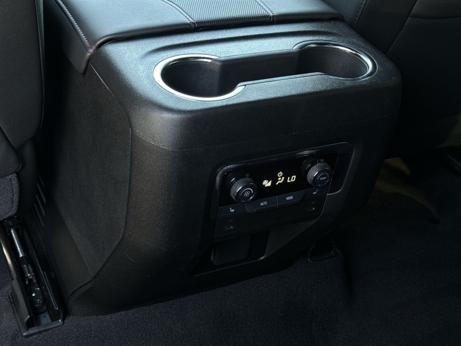Used 2026 Chevrolet Suburban RST w/ Comfort Package RWD image 24