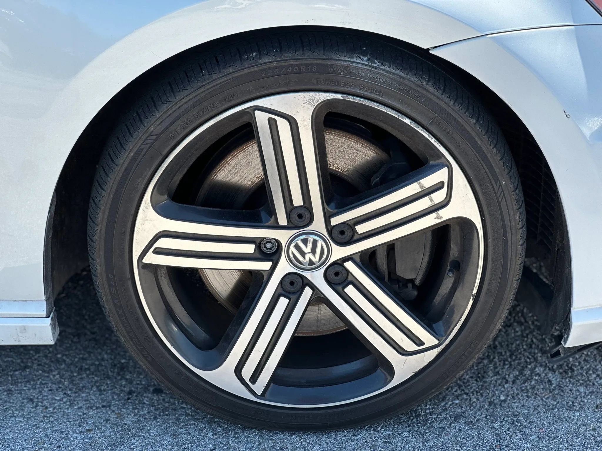 Used 2016 Volkswagen Golf R 4-Door AWD/4WD image 25