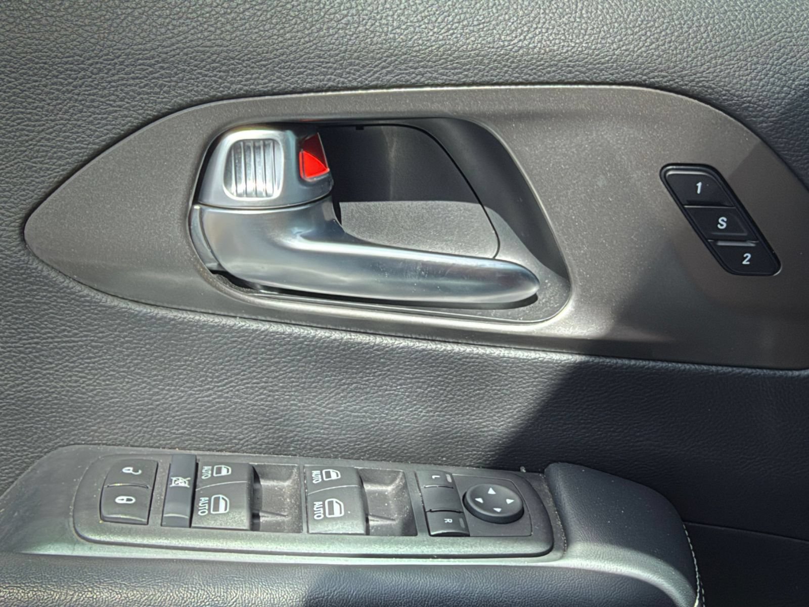 Used 2025 Chrysler Pacifica Select FWD image 18