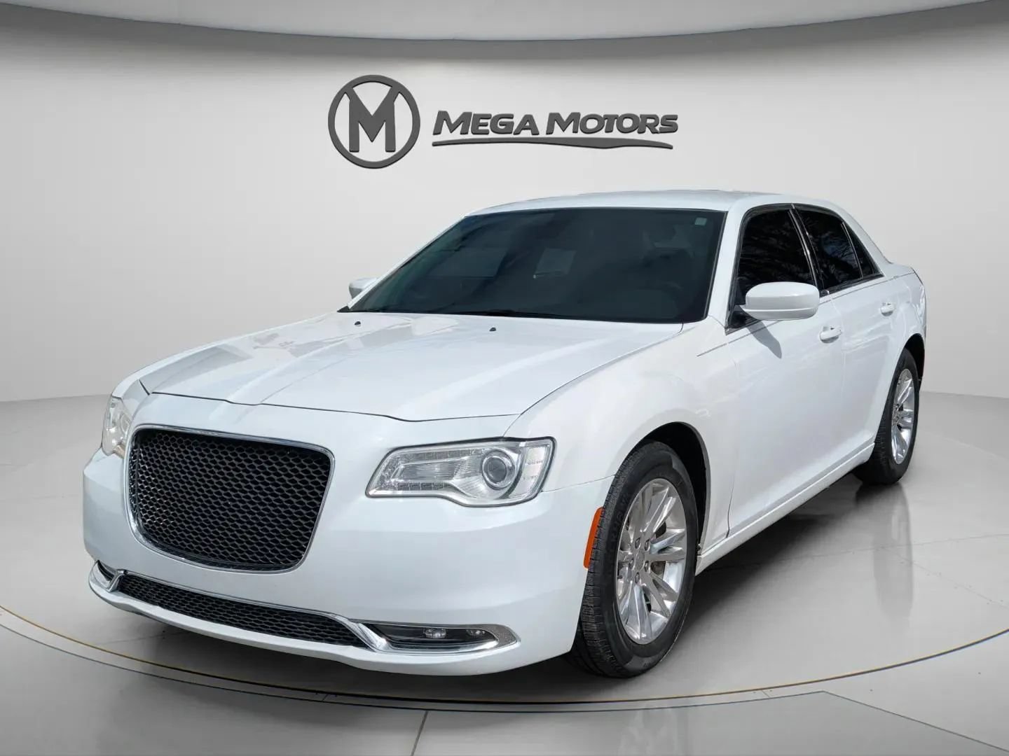 Used 2021 Chrysler 300 Touring w/ Driver Convenience Group RWD image 1