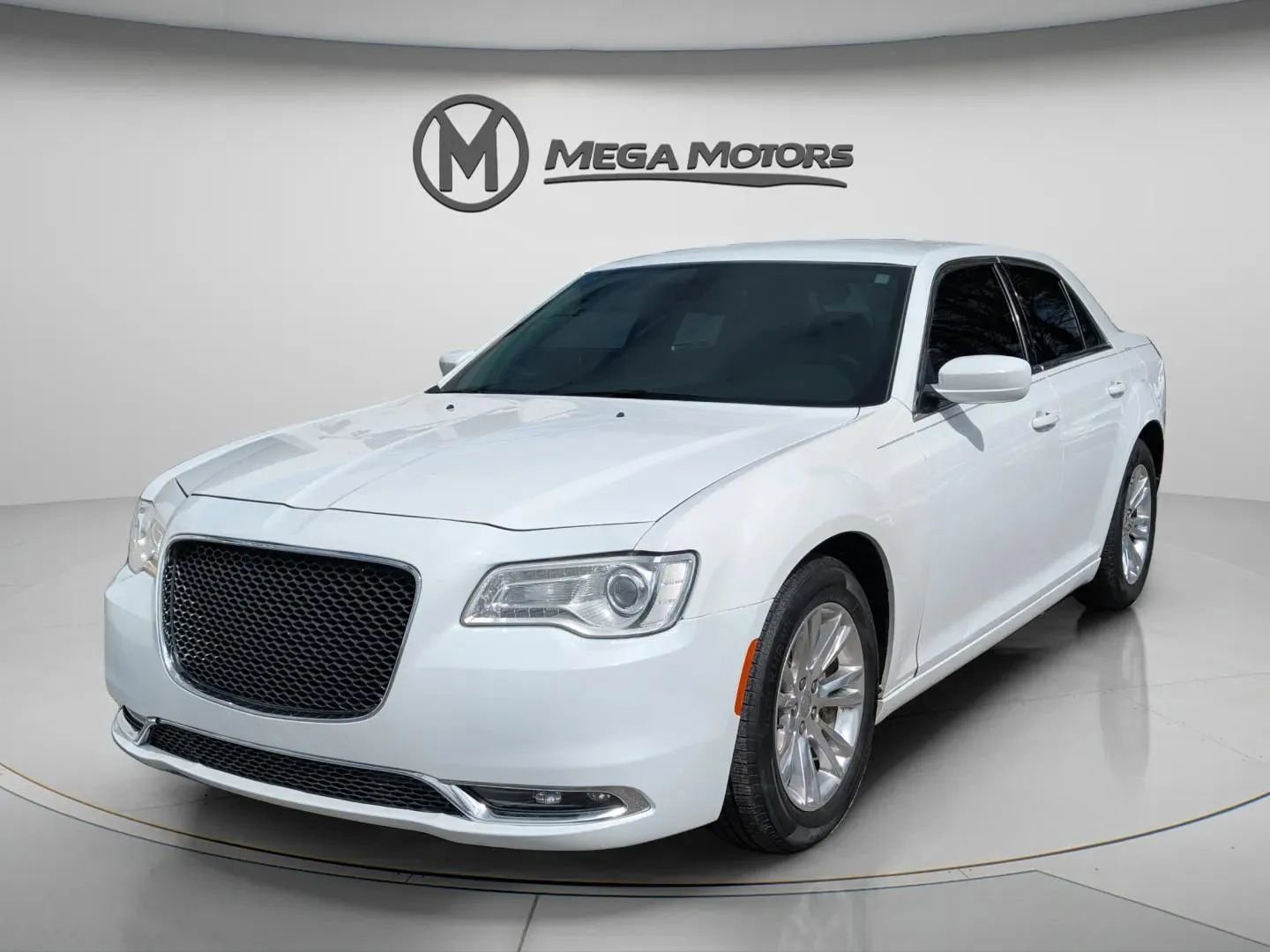 Used 2021 Chrysler 300 Touring w/ Driver Convenience Group image 1