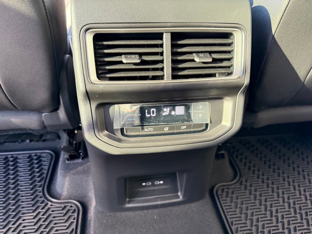 New 2026 Volkswagen Atlas SE image 24