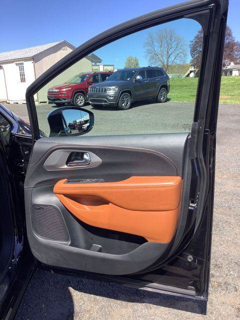 Certified 2024 Chrysler Pacifica Pinnacle FWD image 18