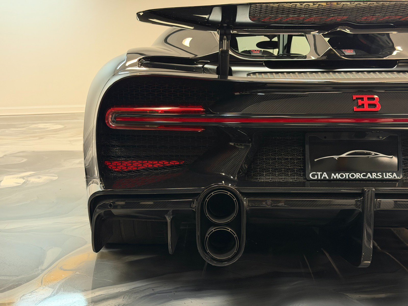 Used 2024 Bugatti Chiron Super Sport AWD/4WD image 19