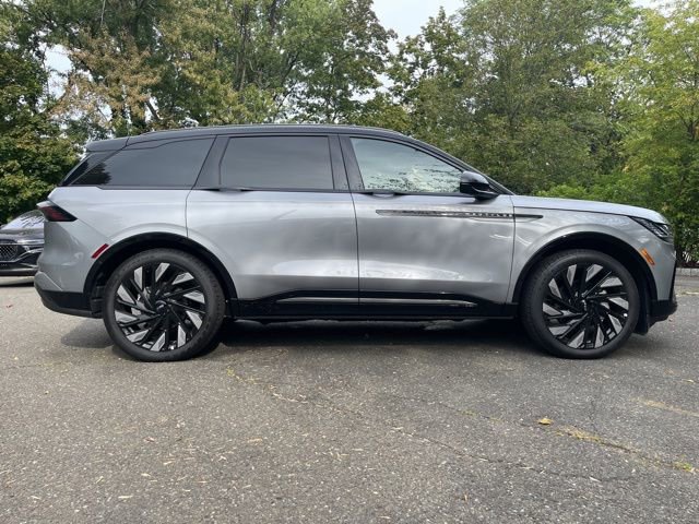 Used 2025 Lincoln Nautilus Reserve w/ Jet Appearance Package image 2