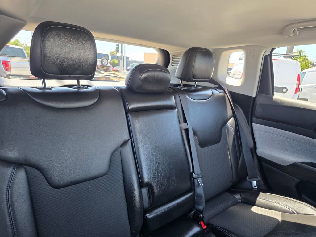 Used 2022 Jeep Compass Latitude FWD image 20