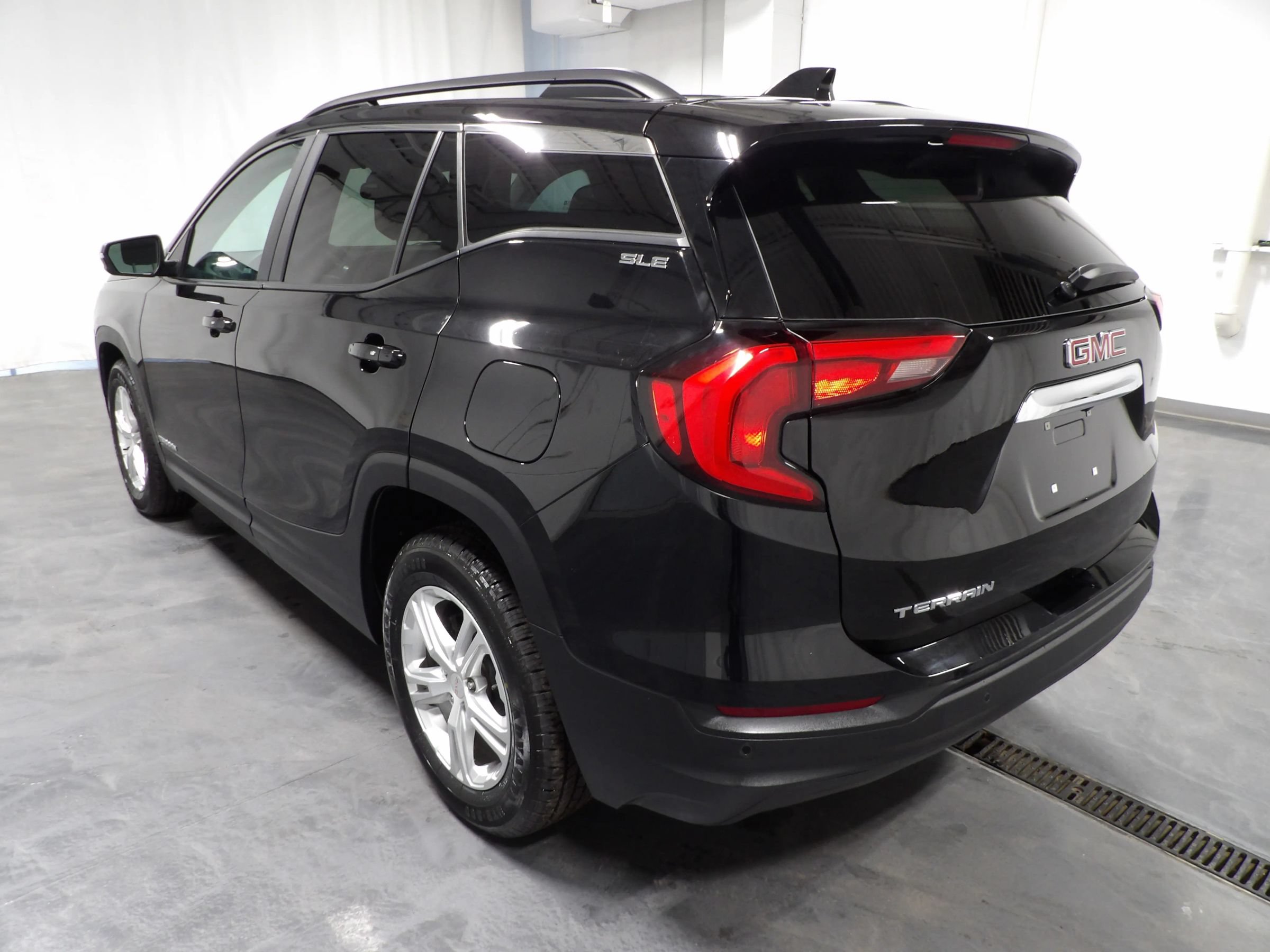 Used 2021 GMC Terrain SLE w/ Driver Convenience Package FWD image 7