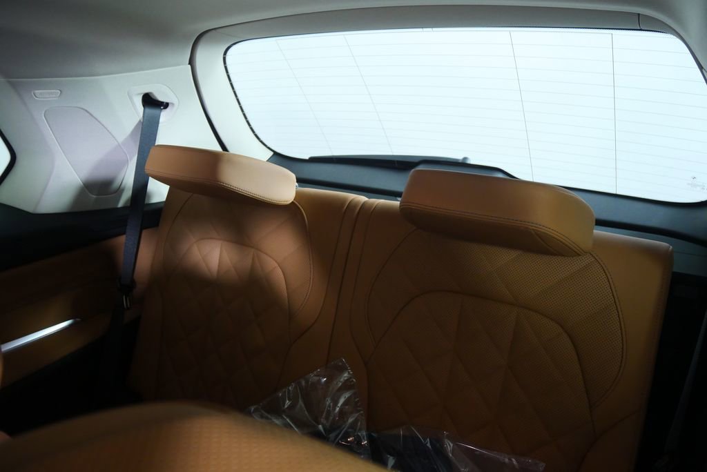 Used 2026 BMW X7 xDrive40i w/ Premium Package image 17