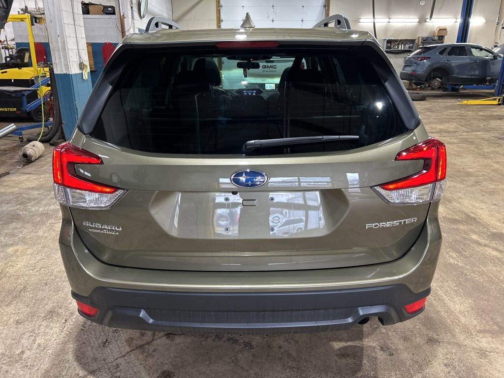 Used 2023 Subaru Forester Premium image 5