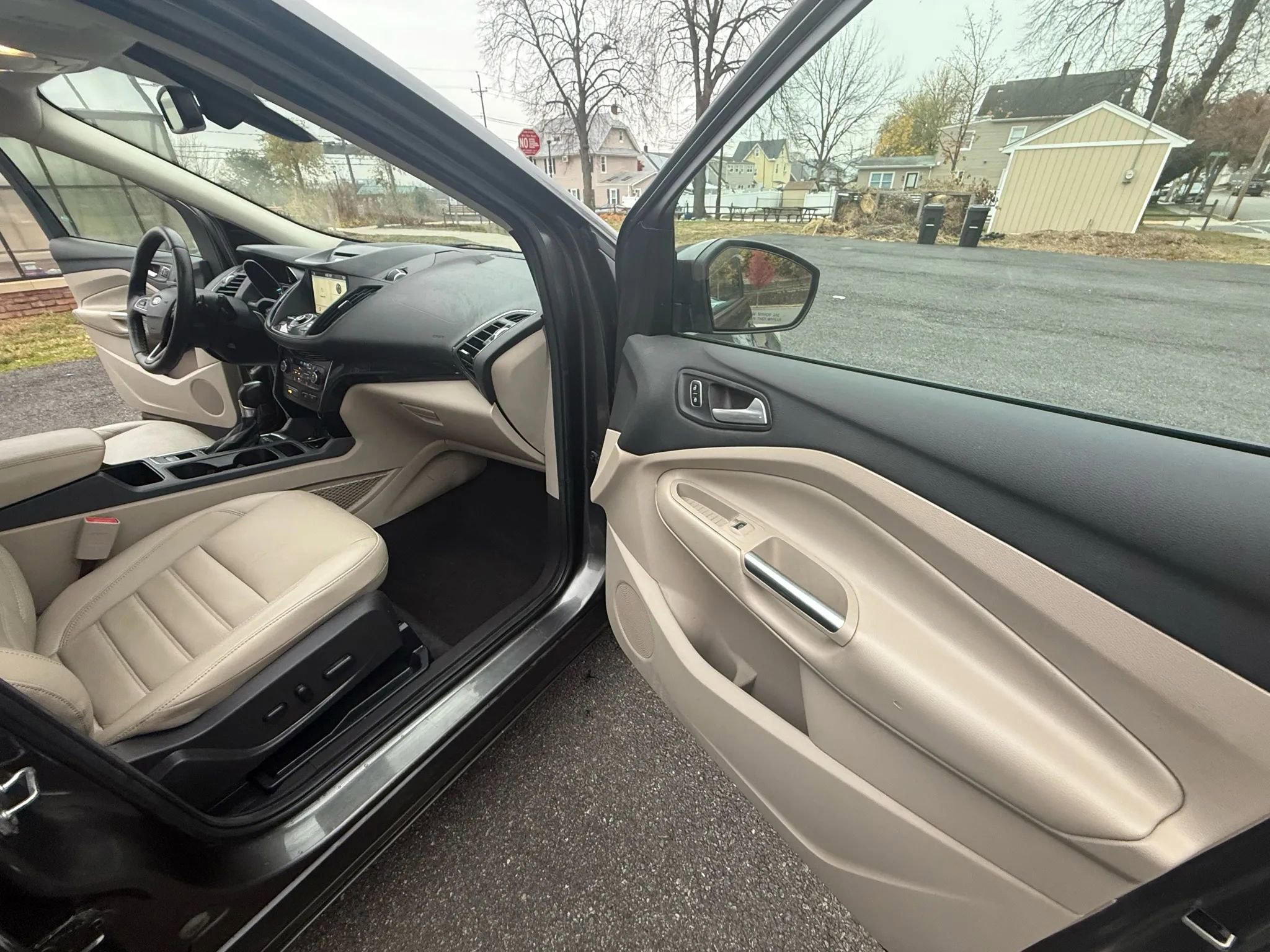 Used 2017 Ford Escape Titanium image 25