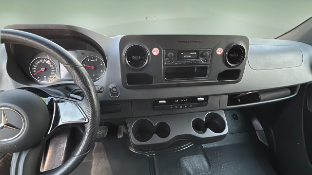 Used 2025 Mercedes-Benz Sprinter 2500 image 12