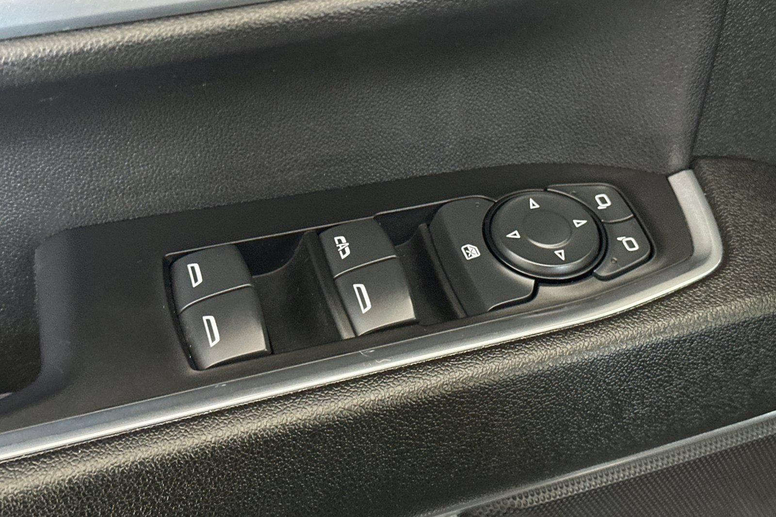 Used 2024 Chevrolet Silverado 3500 LT AWD/4WD image 12