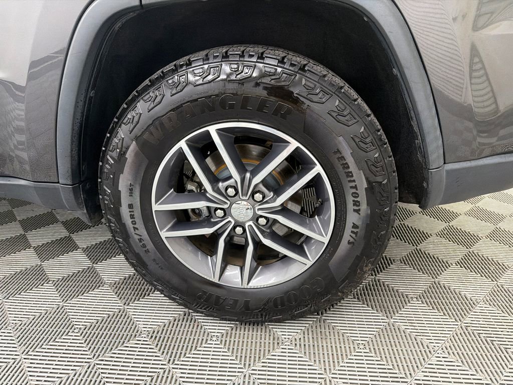 Used 2018 Jeep Grand Cherokee Limited image 20