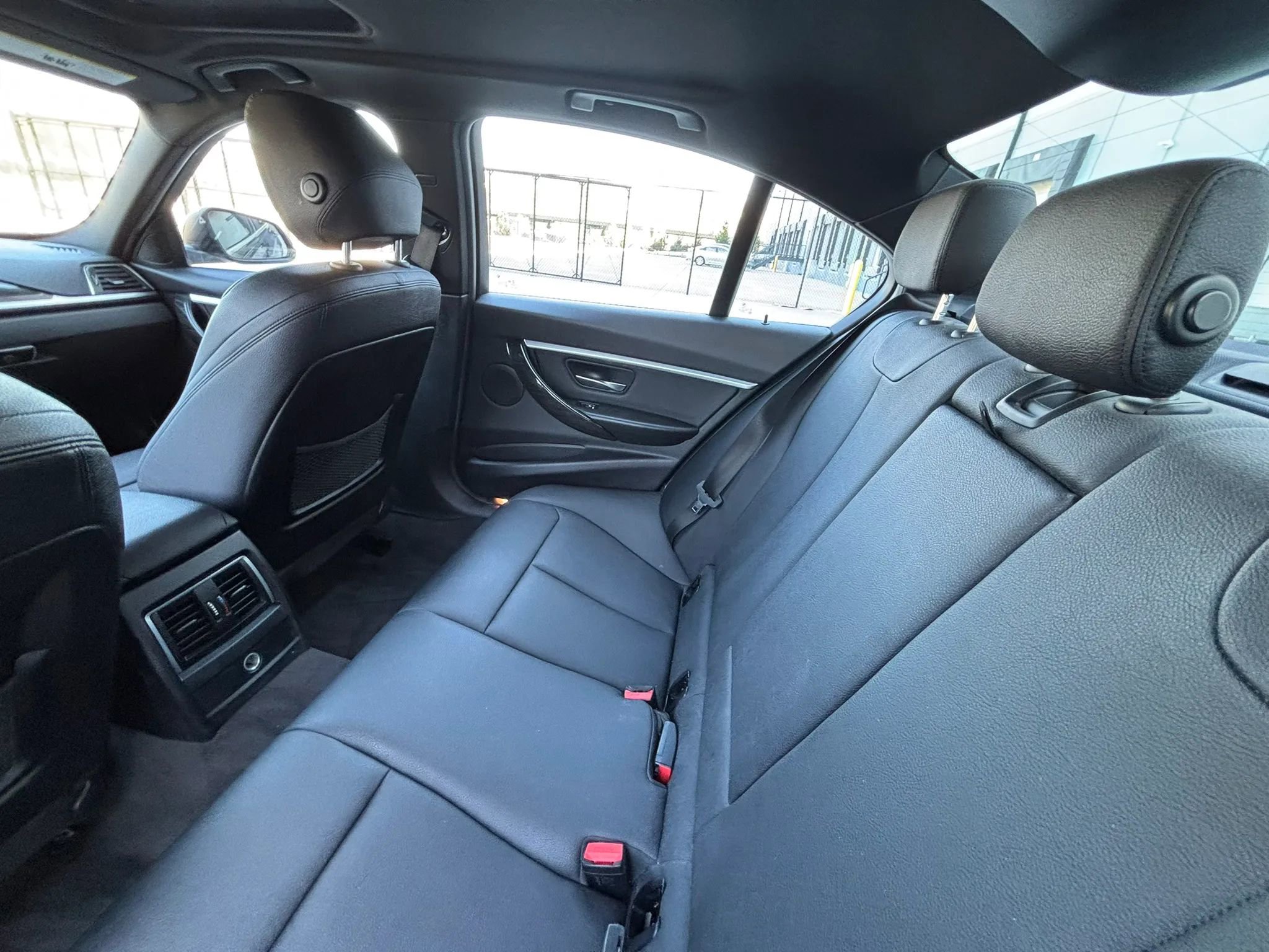 Used 2018 BMW 330i xDrive Sedan w/ Convenience Package image 23