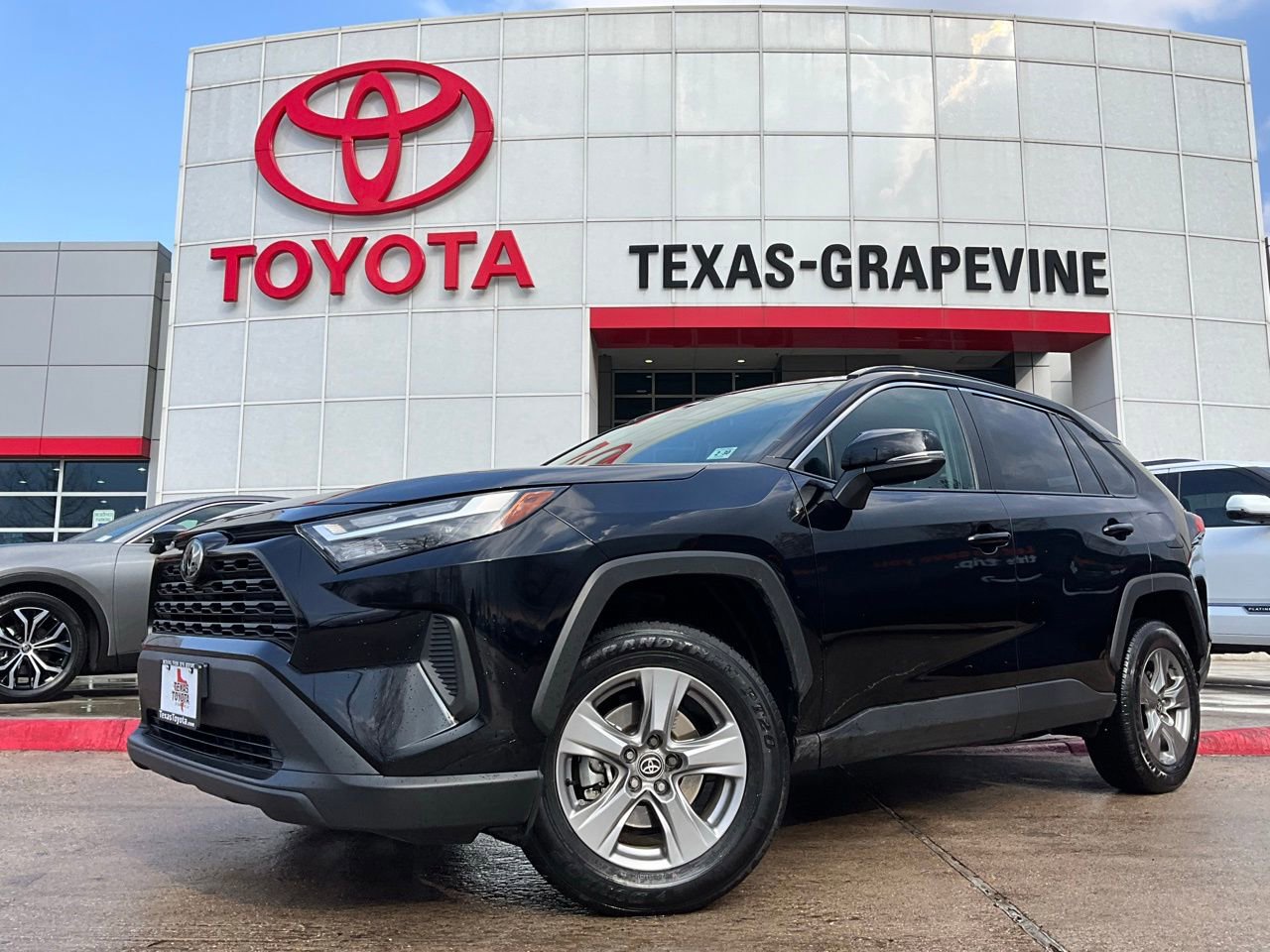 Used 2025 Toyota RAV4 XLE w/ Weather Package image 2
