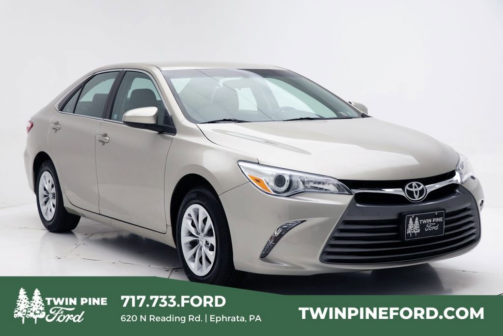 Used 2017 Toyota Camry LE FWD image 1